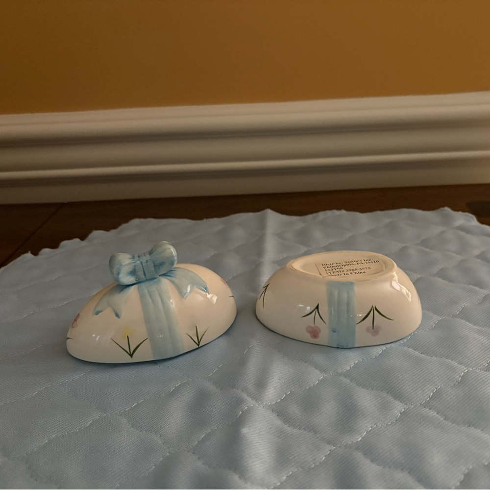 Ceramic Easter Egg Trinket Box with Blue Ribbon. Vintage. NEW - Picture 5 of 9
